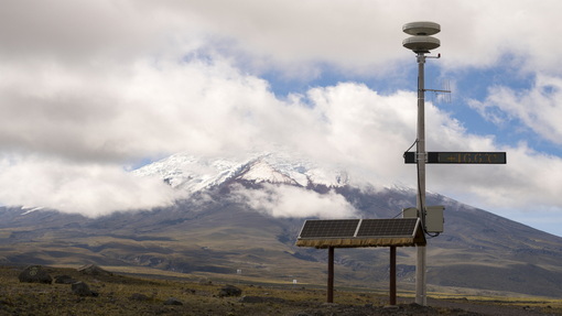 Dehumidify remote relay stations
